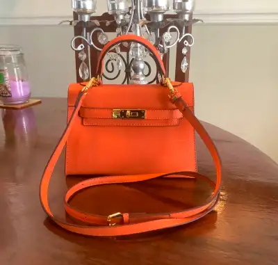Sac cuir végane orange avec sangle ajustable, View more