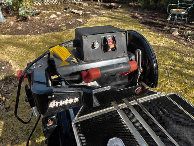 Brutus Tile Saw with Water Pump and Folding Stand in Power Tools in Mississauga / Peel Region - Image 4