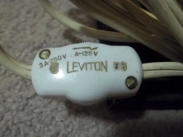 VINTAGE LEVITON LAMP in Indoor Lighting & Fans in City of Toronto - Image 3