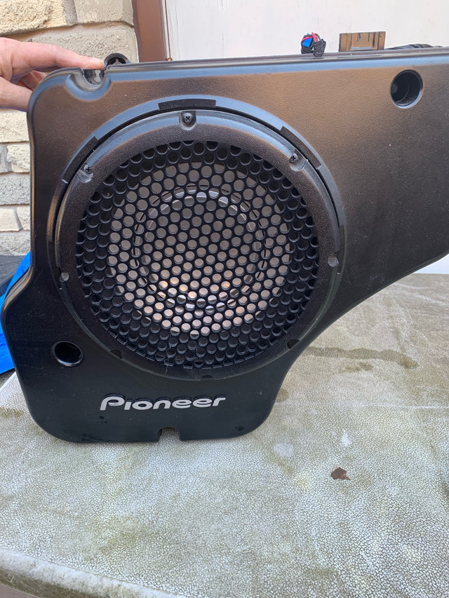 Speakers  in Garage Sales in Oshawa / Durham Region