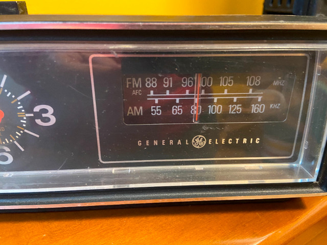 Vintage GE Radio wood grain 471614 Dial Japan electric in Arts & Collectibles in Oshawa / Durham Region - Image 3
