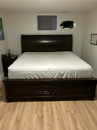 Beautiful solid king bed and 2 nightstands 