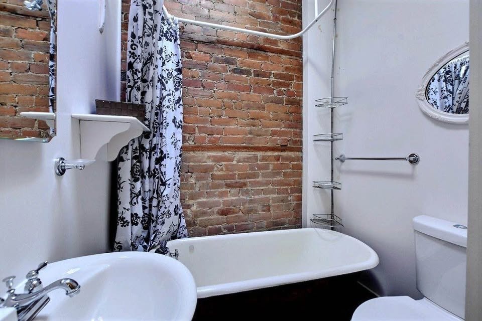 Sublet/Lease Transfer - All Inclusive 6.5 — photo 2