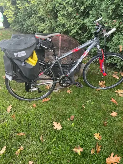 Vélo de randonnée Vélo de montagne Schwinn Grandeur Small en aluminium. Monté en Shimano XT. 27 vite...