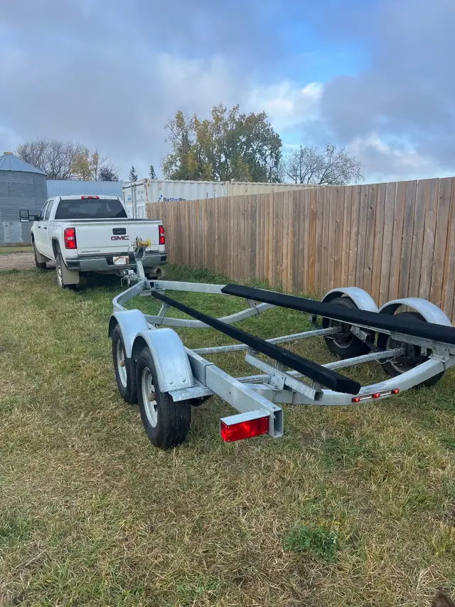 Road Runner Boat Trailer, 21ft to 24ft boat in Powerboats & Motorboats in Regina - Image 2