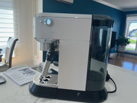 Machine à espresso DeLonghi Dedica Deluxe EC685