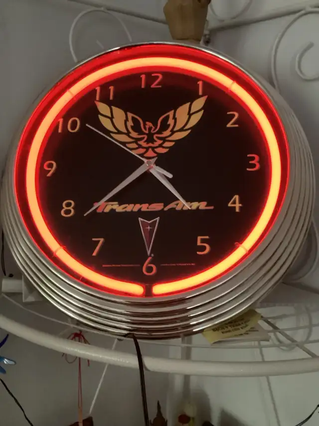 horloge collection Trans Am avec lumière,collection  in Jewellery & Watches in City of Montréal - Image 2