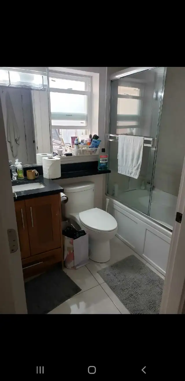 1 bed  and 1.5 bathroom  in Room Rentals & Roommates in Vancouver - Image 4