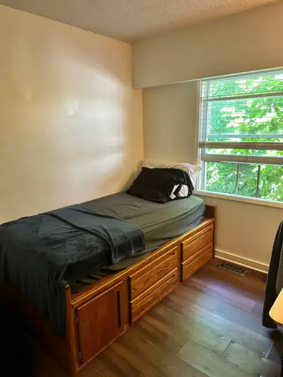2 rooms available now. Room 1 $780 share common area with 3 females Rooms 2 $820 share common area w...