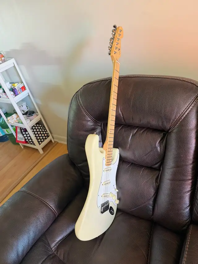 Fender Stratocaster589631740687175682