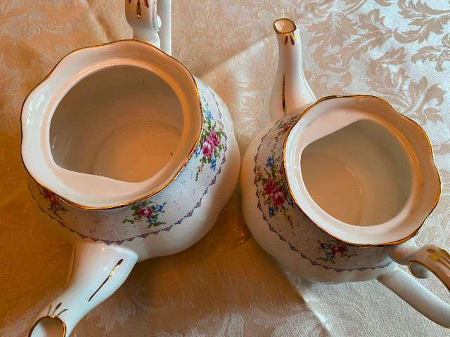 Petite Point 4 and 6 Cup Teapots - Royal Albert in Kitchen & Dining Wares in City of Toronto - Image 4