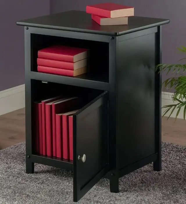 Nightstand / Table in Other Tables in Hamilton - Image 3