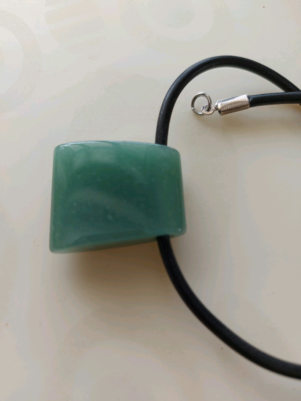 Authentic JADE necklace - like new in Jewellery & Watches in City of Toronto - Image 4