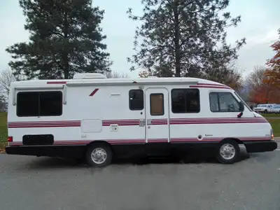 1990 model XMC XPLORER Extremely Rare Motorhome!!! Only 25' long. Produced in very limited numbers.....