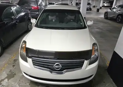 2008 Nissan Altima 2.5 S in great condition with only 131,000 km. This car has been well-maintained,...