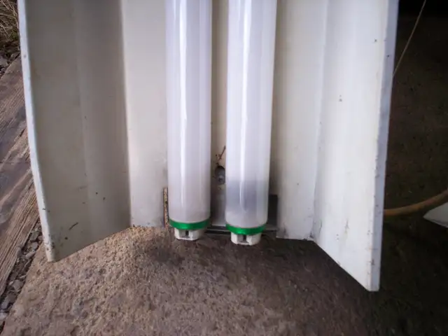 Two - 4' Fluorescent light fixtures in Indoor Lighting & Fans in Annapolis Valley - Image 7