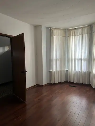 Two bedrooms at DT near Bathurst and Bloor,  available  1 Sept
