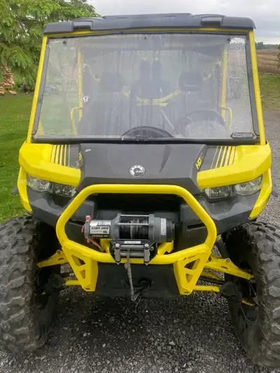 2018 Can am Defender XMR HD10. 6,000 km, 3500 lb warn winch, dump box, full soft doors (easily remov...