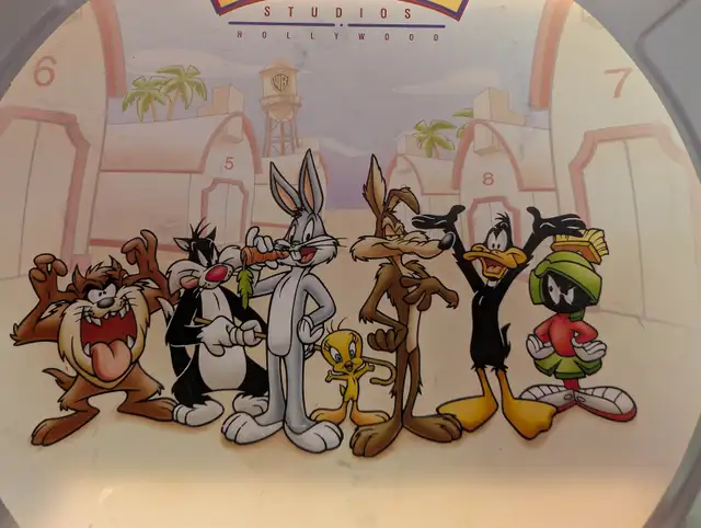 Pair 1990's LOONEY TUNES Tins with Tshirts($70 f(factory sealed) in Arts & Collectibles in London - Image 9