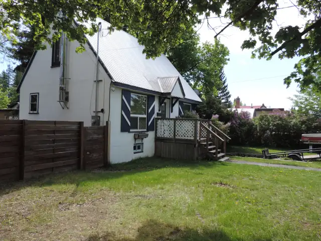 Kimberley Townsite! House, Garage, Indoor Outdoor Room!