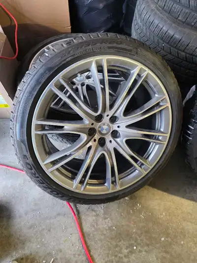 Selling a previously-loved but good condition staggered OEM BMW G30 style 759 winter wheel/tire set...