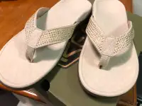 $30-NEW Sz 6/7 Womens Vionic Sandals