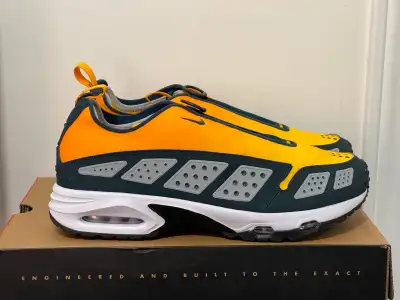 Up for sale is a pair of brand-new DS Nike Air Max Sunder Canyon Gold Deep Ocean size 11 (men's). Co...