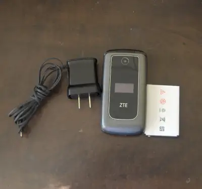Used , in good working condition flipphone ZTE for sale works with rogers, chatr, fido. 40 $