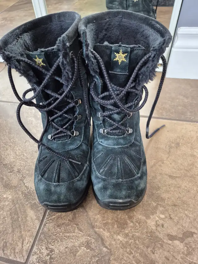 Bottes d'hiver in Women's - Shoes in Sherbrooke - Image 2