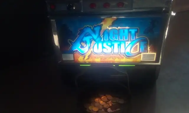 Slot machine in Toys & Games in Belleville - Image 4