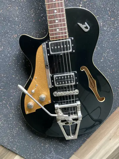 Duesenberg Starplayer TV Black Sparkle Left Handed, View more
