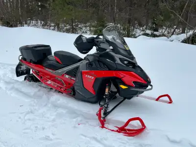 2024 Lynx RAVE R.E. 850cc e-tec. 1.25” Ice Ripper XT studded track. 10.25” touchscreen gauge. LED li...
