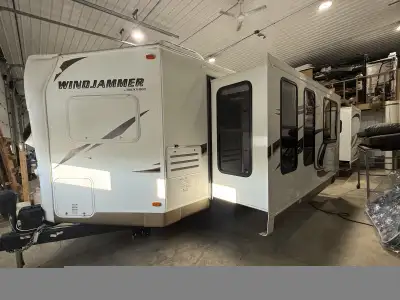 2012 FOREST RIVER WINDJAMMER 3008W TRAVEL TRAILER. Hardwall, 2 slides, new power awning, power jack,...