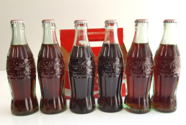 1950's Replica  Coca-Cola 6 Pack 6.5 OZ Bottles in Arts & Collectibles in City of Toronto - Image 2