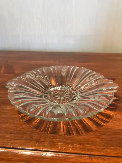 Glass plate /shallow bowl. Small handles. Approx 9” (handle to handle) No chips