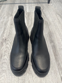 Sorel Leather Shoes for Women - Size 9 (US), Size 40 (EU)