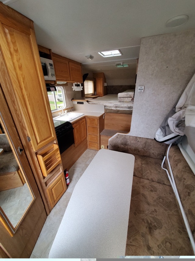 2007 Adventurer 10T Truck camper with Toy Hauler party deck Travel