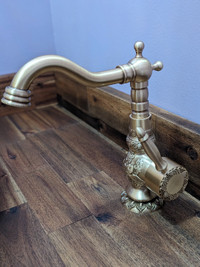 Antique style faucet