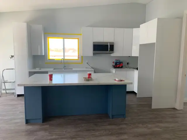 Absolutely Stunning & Spacious 2Bd Apt, Downtown Sauble Beach!