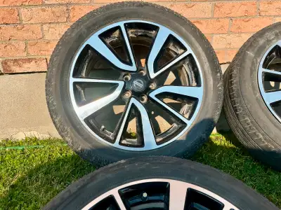 Nissan Rogue 225/55R19 Rims and Tires not much left on the tires $850