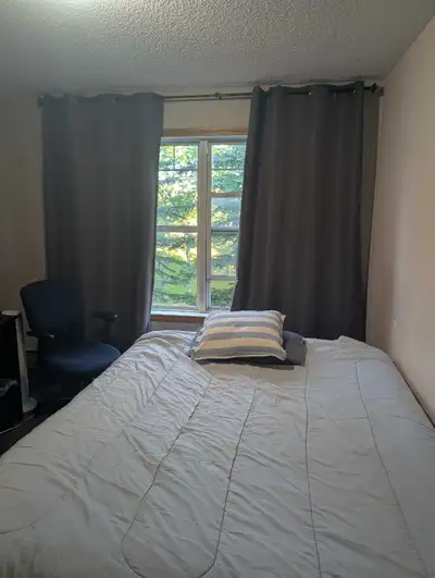 Looking for working non smoking person with no pets.Less than 5 minutes walking distance to Somerset...