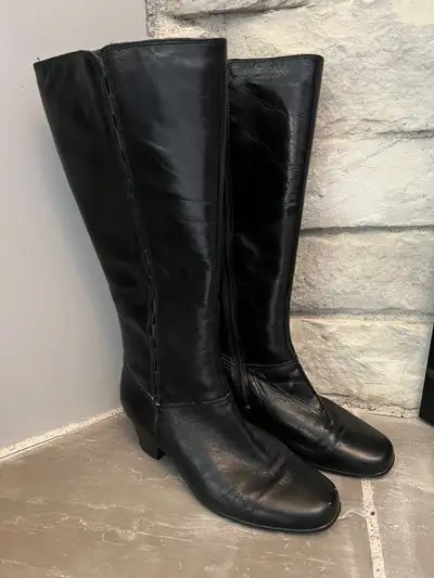 Women’s leather boots- sz 10, View more
