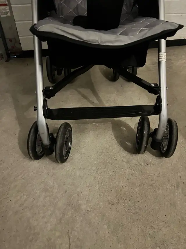 Evezo Umbrella Stroller in Strollers, Carriers & Car Seats in Kitchener / Waterloo - Image 3