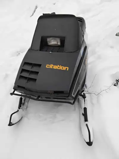 Great running sled in good all around condition. No reverse or electric start but it's easy to pull...