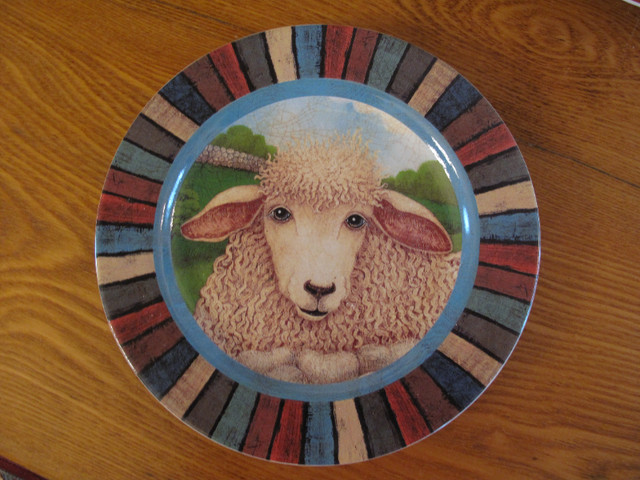 HALLMARK PLATES  - 9" - COLLECTABLE FARM ANIMALS (4 PLATES) in Arts & Collectibles in Guelph - Image 4