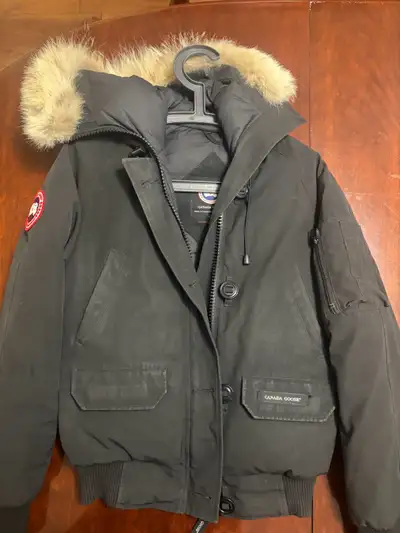 Canada Goose Woman’s XS bommber , View more