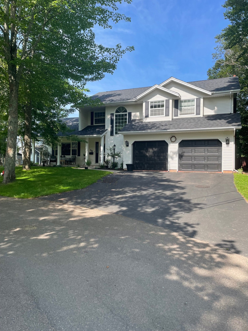 4 BEDROOM HOUSE, DOUBLE LOT AND POOL Houses for Sale Summerside