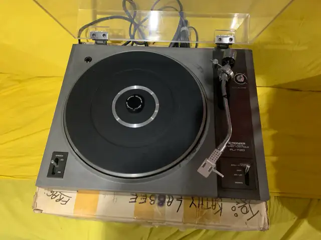 Pioneer PL-112D Turntable in Stereo Systems & Home Theatre in Calgary - Image 3
