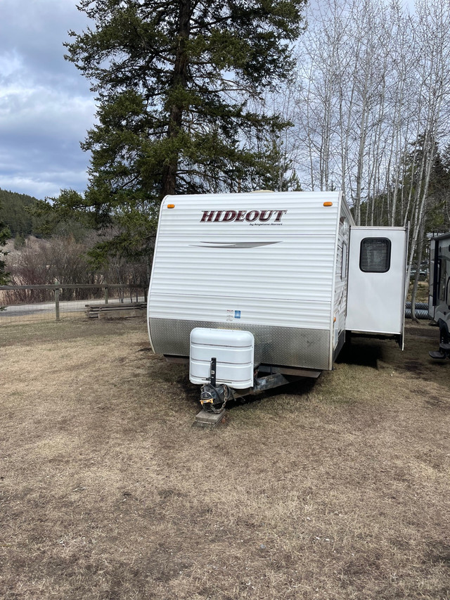 2010 Hideout by Hornet 31’ in Travel Trailers & Campers in Williams Lake - Image 2