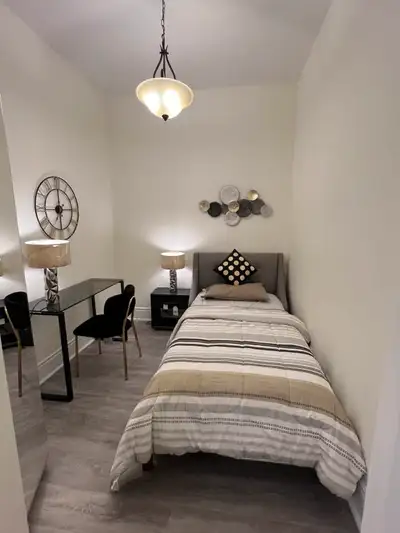 Bedroom Mississauga for Single Male